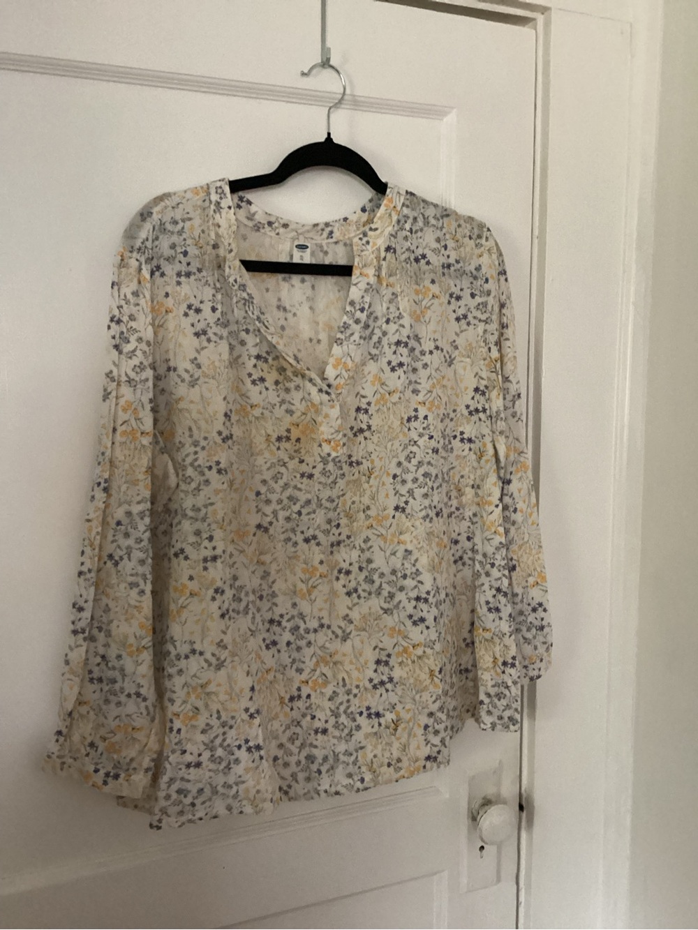 Old Navy Floral V-Neck Blouse in Yellow and Gray